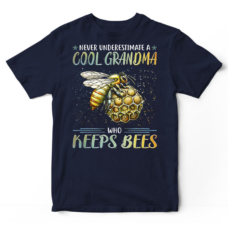 Beekeeping Never Underestimate A Grandma T-Shirt PSI567